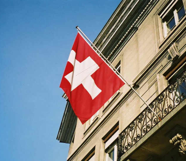 瑞士留学各个阶段留学费用一览表
